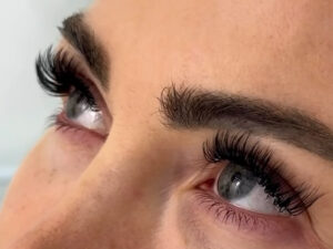 maintaining lash extensions in the Dubai climate | Lash care in Dubai