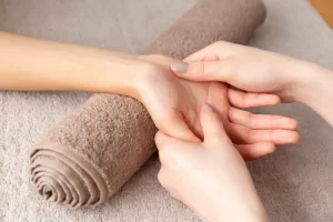 Reflexology Massage in Dubai | Reflexology Massage Spa for hand